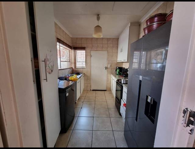 3 BEDROOM HOUSE FOR SALE IN NEWLANDS